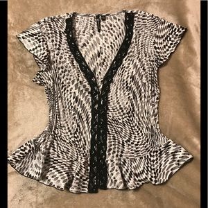 Women’s Size: XL Pleated Short Sleeve Blouse